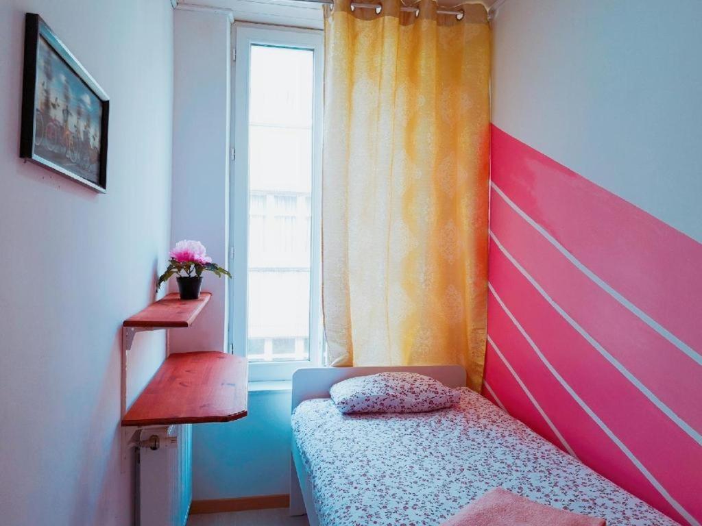 בריסל Cozy Rooms With Share The Bathroom And Kitchen מראה חיצוני תמונה