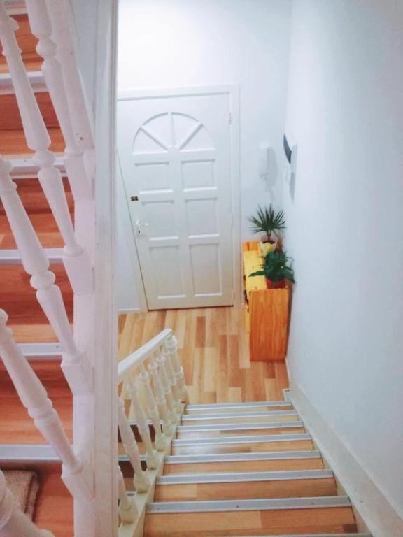 בריסל Cozy Rooms With Share The Bathroom And Kitchen מראה חיצוני תמונה